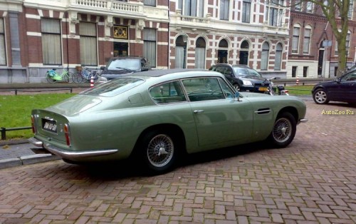    Aston Martin DB6 