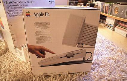 Apple  1988 .     (13 )