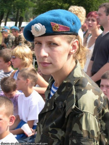 Девушки в армии (37 фото)