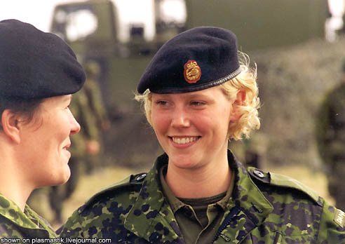 Девушки в армии (37 фото)