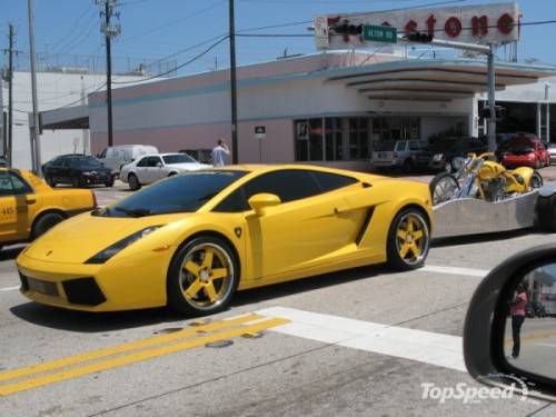 Lamborghini Gallardo с мотоприцепом