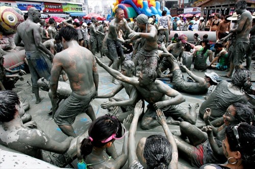     (Boreyong Mud Festival)    