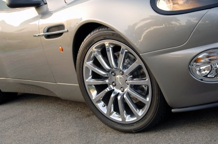 Aston Martin V12  