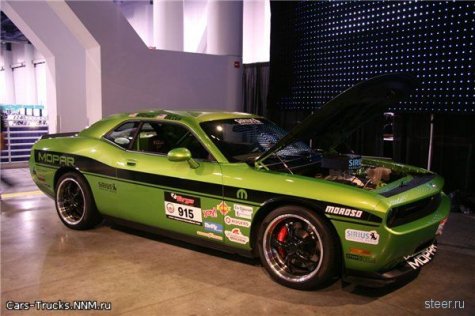SEMA 2008. Nissan GT-R  Dodge Challenger