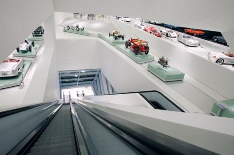 Футуристический музей Porsche