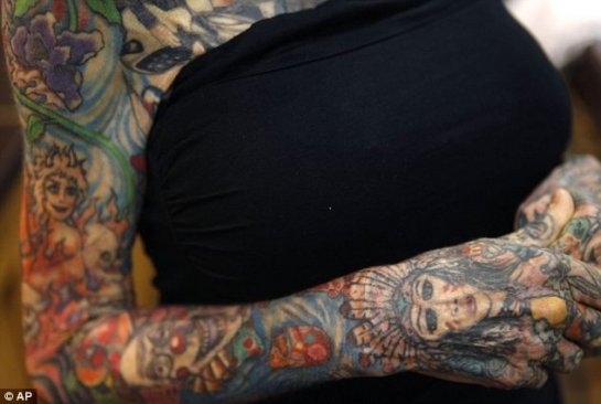 Джулия Гнусе - самая татуированная женщина в  мире