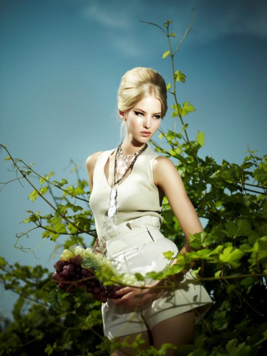 Финская модель Анника для Elle Greece