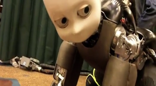 Робот - малыш (видео)